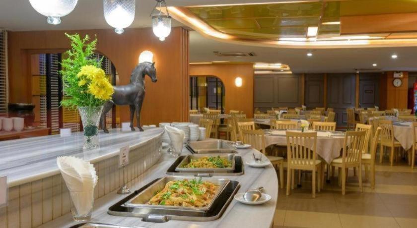 เบย์บีช รีสอร์ต จอมเทียน Hotel Pattaya ภายนอก รูปภาพ